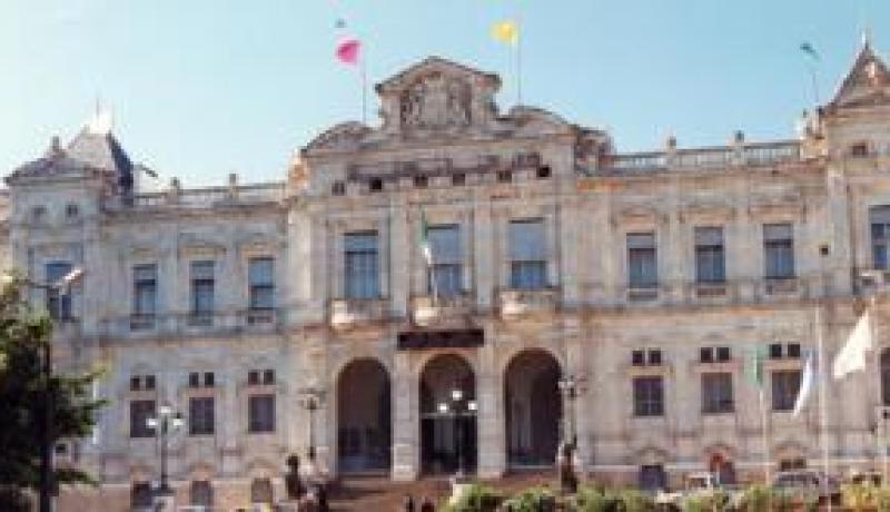 إدانة الأمين العام لبلدية وهران ومسؤولين محليين في قضية استغلال نفوذ