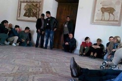 بالفيديو تبادل اطلاق نار بين ارهابيين والأمن التونسي واحتجاز عدد من السياح لمتحف باردو