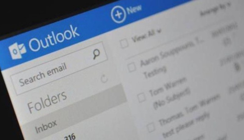 مايكروسوفت توقف دردشتي غوغل وفيسبوك داخل Outlook