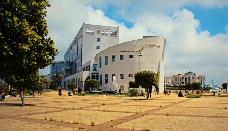 إعلان هام لطلبة السنة الثانية ليسانس شعبة علوم الإعلام والاتصال