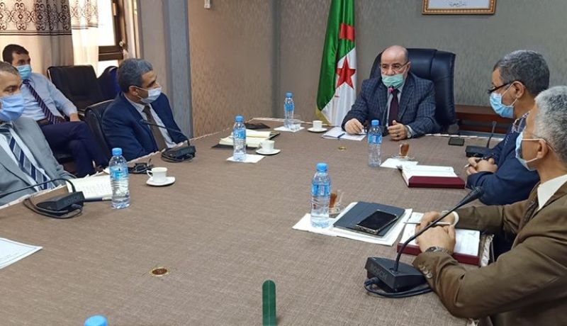 وزير الشؤون الدينية يجتمع بالإطارات المركزية للوزارة