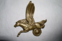 الدرك يسترجع تمثال و102 قطعة نقدية أثرية قديمة