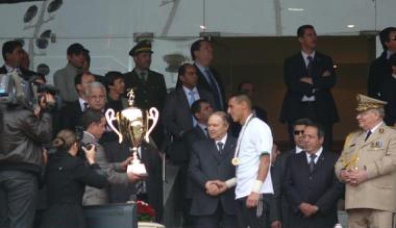 فريق قيادة الناحية العسكرية الأولى يتوج بكأس 2012
