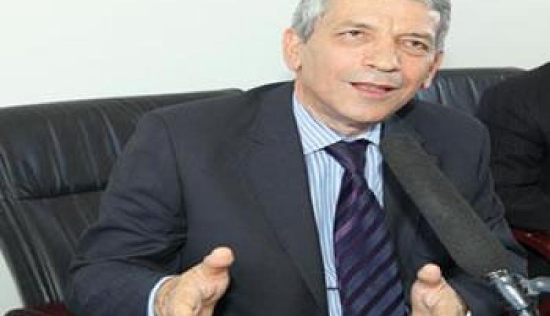 بابا أحمد يصر على ضرورة تلقين التكنولوجيات الجديدة للتلاميذ