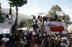 الجامعيون في ثاني أكبر تجمع طلابي لمحاولة إسقاط حراوبية