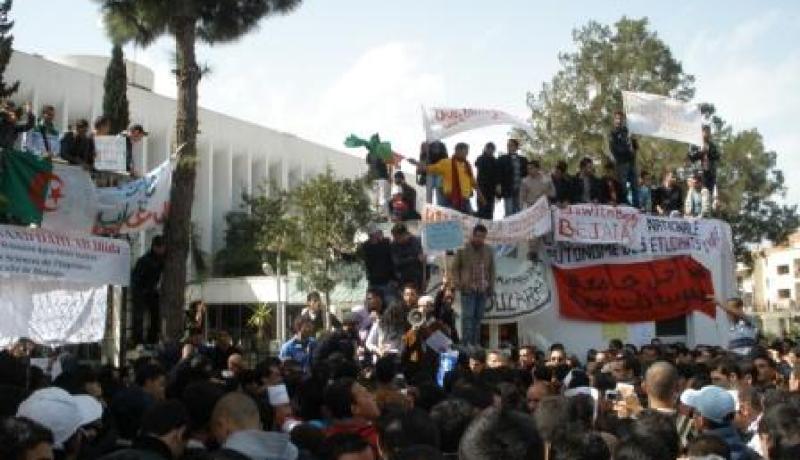 الجامعيون في ثاني أكبر تجمع طلابي لمحاولة إسقاط حراوبية