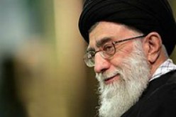 خامنئي يتدخل في الخلاف بين أحمدي نجاد ولاريجاني