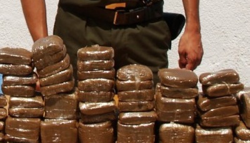 البحر يلفظ 33 كلغ من الكيف بشواطئ تارڤة بتموشنت