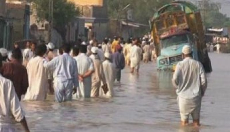 أكثر من ألف قتيل اثر الفيضانات في باكستان