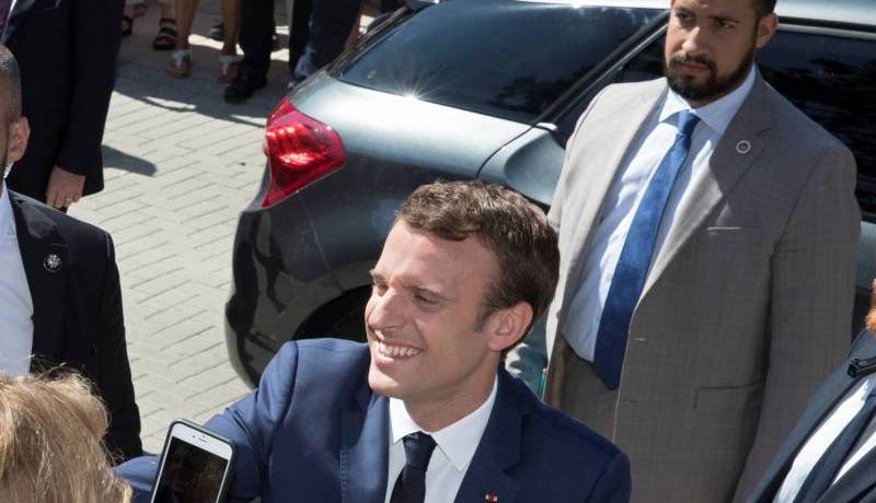 السلطات الفرنسية تفتش مكتب ألكسندر بينالا بقصر الإليزي