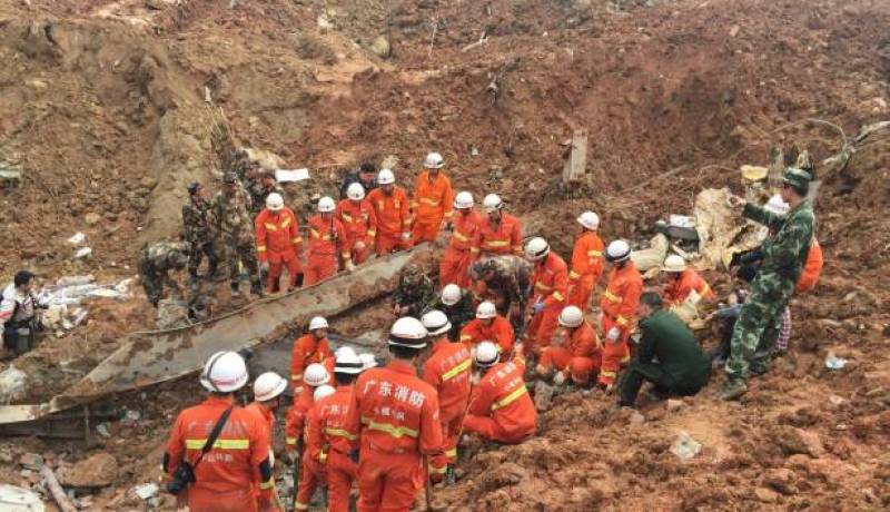 إنتشال 31 شخصا وفقدان 8 آخرين إثر إنهيار أرضي بشمال غرب الصين