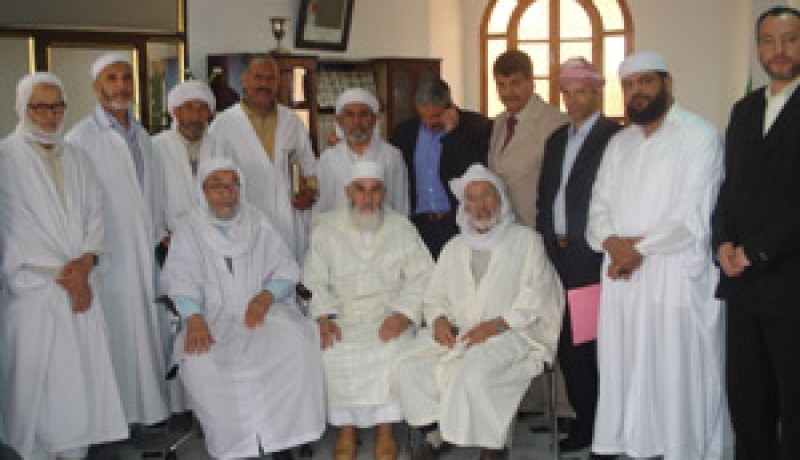 الأوضاع هادئة وندرة في التموين بالمواد الغذائية:مالكية وإباضية بريان يصلون الظهر معا بمسجد سيدي سماحي