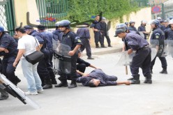 إصابة ‮02 ‬شرطيا وتوقيف ‮61 ‬شابا‮ ‬عقب أحداث شغب بالعناصر