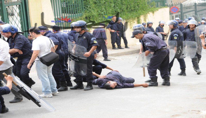 إصابة ‮02 ‬شرطيا وتوقيف ‮61 ‬شابا‮ ‬عقب أحداث شغب بالعناصر