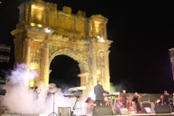 نزهة و زبادي يطربون الجمهور، وأنور و سفيان يلهبون السوق الروماني