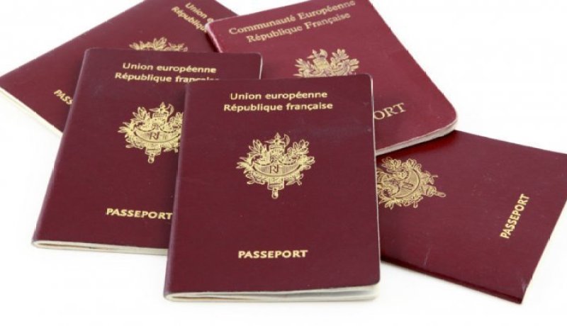 فرنسا تتجه نحو تعديل دستوري لإسقاط الجنسية عن بعض المتهمين بالإرهاب