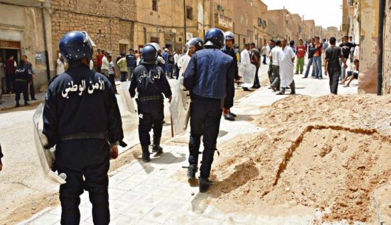 مناوشات بين شباب وقوات الأمن بحي ثنية المخزن في غرداية