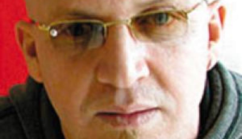 الشاب بلال يضيء مسرح الهواء الطلق لوهران