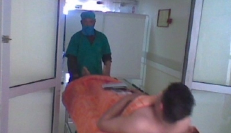 ختان شاب عمره 27 سنة أسابيع قبل زواجه