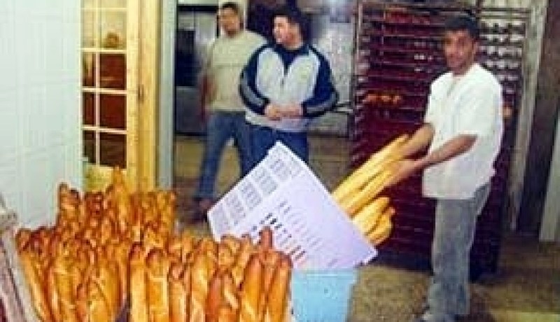 ثورة عارمة وأزمة خانقة بحثا عن رغيف خبز بالوادي