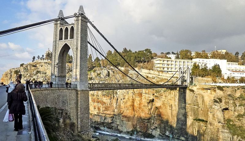 العثور على خمسيني سقط من فوق جسر في قسنطينة