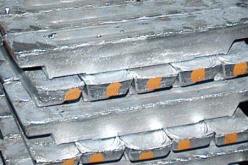 حجز بتبسة  20 طنا من رصاص البطاريات المستعملة