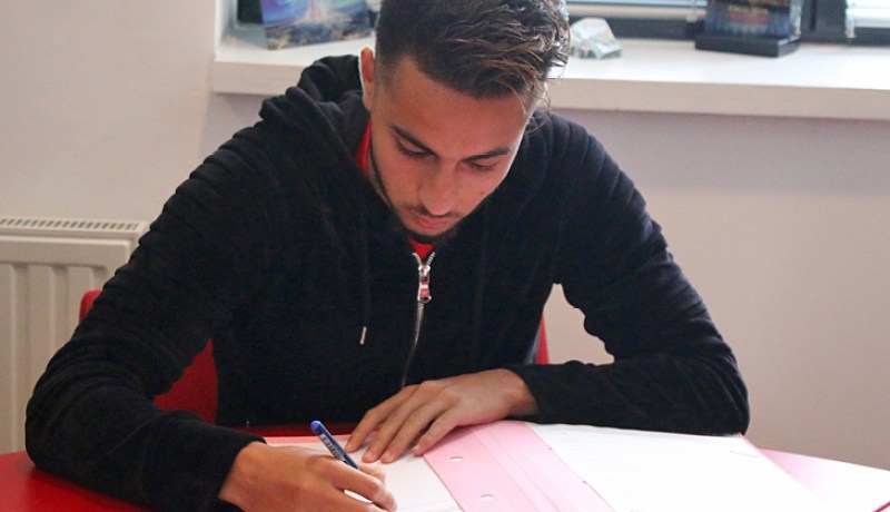 “ليل” يربط الجزائري الأصل فرج إلى غاية 2022