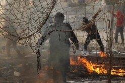 الأمن المصري يطلق الغاز لتفريق محتجين قرب وزارة الدفاع