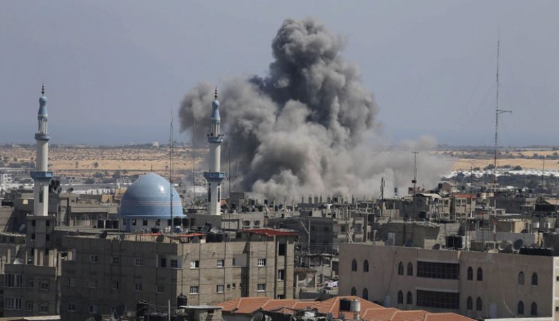 قوات الإحتلال الإسرائيلي تقصف شمال قطاع غزة بفلسطين