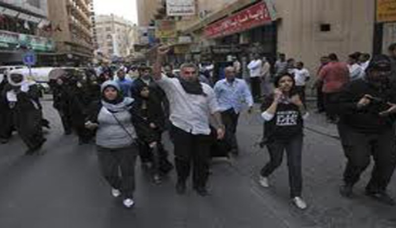 الشرطة البحرينية تفض احتجاجا وتطرد ناشطتين امريكيين