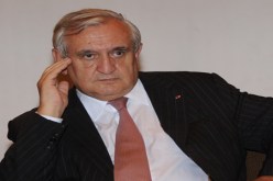 كواليس الرئاسيات تتحكم في مشروع رونو