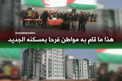 مواطن يسجد وسط القاعة بعد منحه السكن