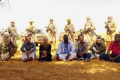 القاعدة تحمل باريس مسؤولية عدم التفاوض للافراج عن رهائن فرنسيين