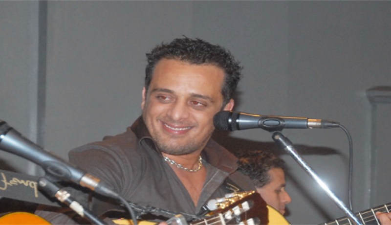 تجريد رضا سيكا وأمين عام فدرالية المضيفين من بطاقتهم المهنية