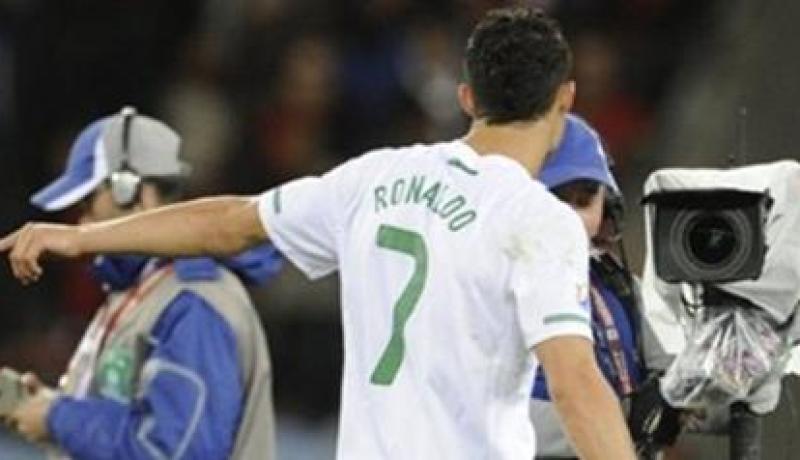 مونديال 2010: رونالدو ينهي المونديال بالبصق على ملايير المشاهدين