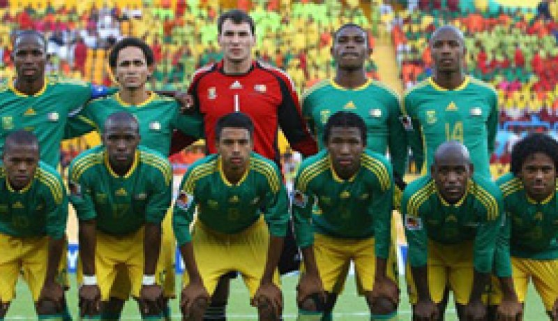 مونديال 2010: جنوب إفريقيا مدعومة بالفوفوزيلا تريد الاقتراب من الدور الثاني
