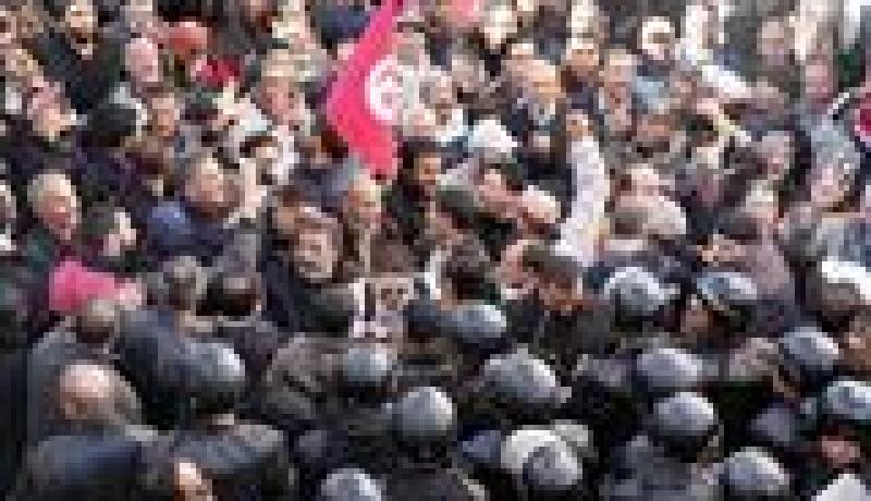 جرحى في مواجهات خلال تظاهرة نقابية في تونس