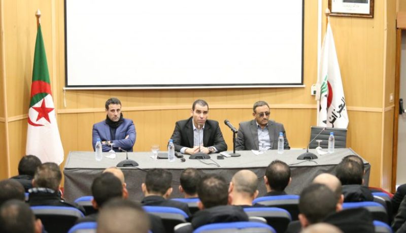 بالصور.. زطشي يجتمع بالحكام ويحثهم على تفادي الأخطاء