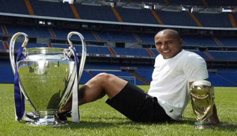 روبرتو كارلوس يقول انه سيعتزل اللعب نهاية العام الجاري