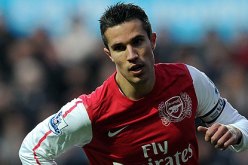 فان بيرسي ينال لقب أفضل هداف