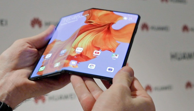 بالفيديو..هاتف هواوي الجديد “القابل للطي” يحطم السعر القياسي