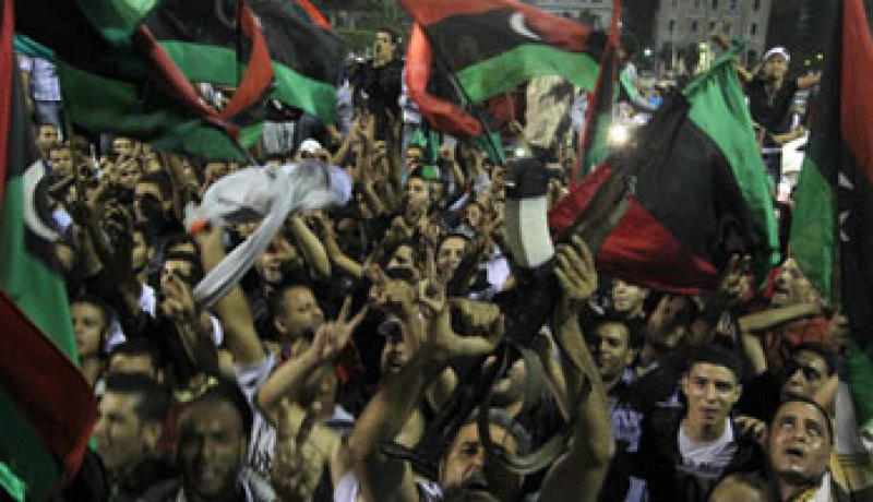 أهالى حى التبانة بطرابلس يقطعون طريقاً حيوياً احتجاجاً على انقطاع الكهرباء