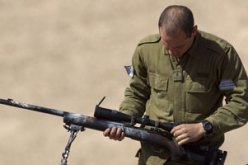 قناصة إسرائيليون يصيبون فلسطينيين بالضفة الغربية