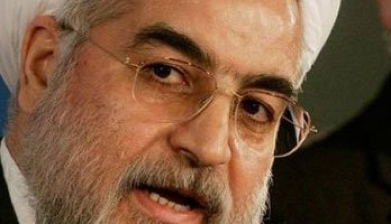 الرئيس الإيرانى: انخفاض أسعار النفط “خيانة” للعالم الإسلامى