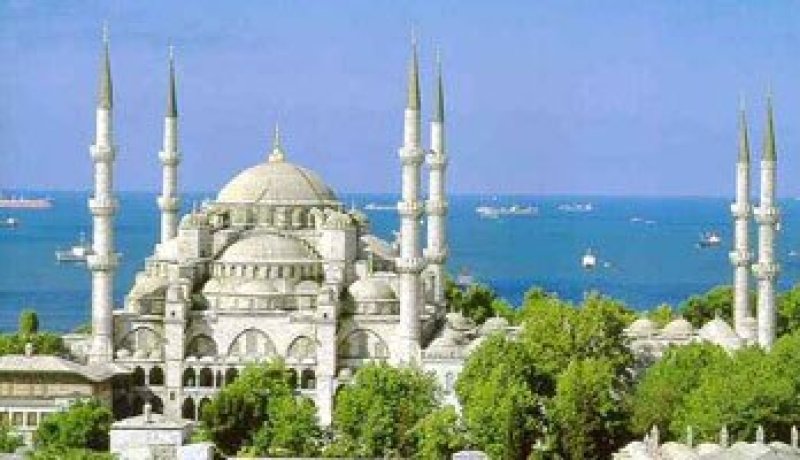 مسئول تركى: فرار عميد سورى و20 ضابطًا إلى تركيا