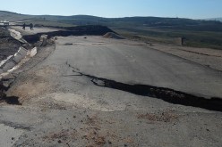 تصدعات وانهيارات تضرب الطريق الولائي رقم 27 في ڤالمة