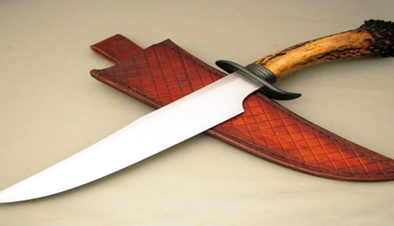 قصّر‮ ‬يقتحمون ثانوية ويطعنون تلميذا وأساتذة بأسلحة بيضاء في‮ ‬بوزريعة