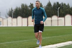 سليماني في الجزائر ويتدرب وحيدا بسيدي موسى