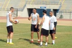 اللاعبون تابعوا اللقاء عبر الشاشة و”قلبوها‮” ‬بعد هدف التعادل