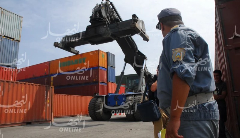 حجز سيارتين وقطع غيار مختلفة على مستوى ميناء الغزوات